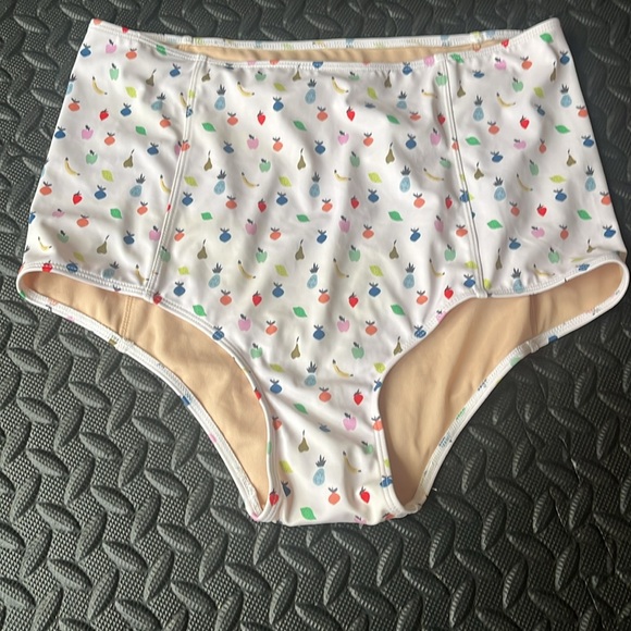 Bundle of kortni jeane swim bottoms - Picture 2 of 11